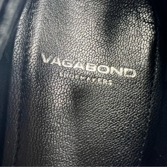 Vagabond Ansie Mary Jane Pumps
Size 7 - Picture 7 of 9